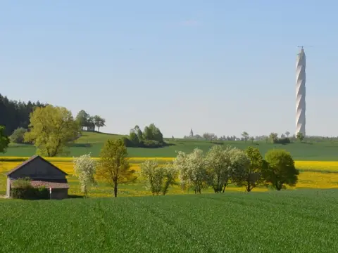 Turm und Kristalle
