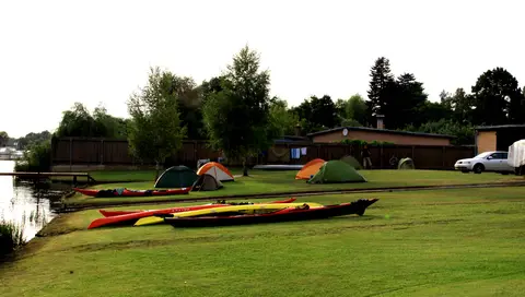 Campingplatz am Wasser