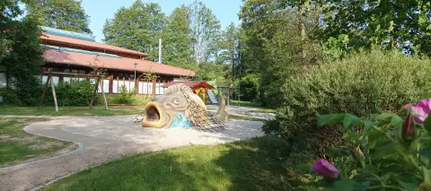 Wohnmobil-Stellplatz "Zentral" Friedenfels Steinwaldhalle
