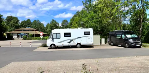 Wohnmobil-Stellplatz "Zentral" Friedenfels Steinwaldhalle
