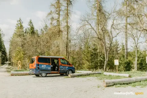Stellplatz am Waldrand unweit des Kirnbergsees