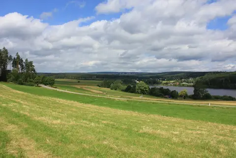 Stellplatz am Waldrand unweit des Kirnbergsees