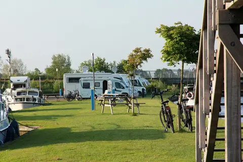 Jachthaven 't Eibertsnest Camperplaats Nord