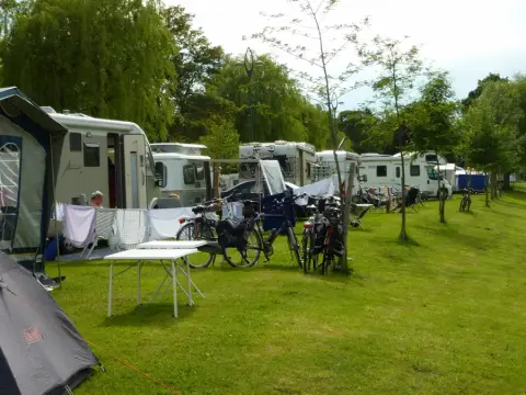 Camperpark Um Deich - Vianden