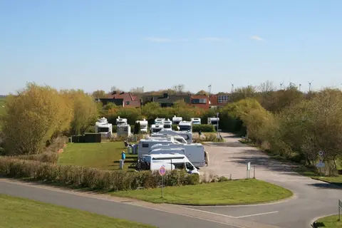 Wohnmobilhafen am Deich Dorum-Neufeld