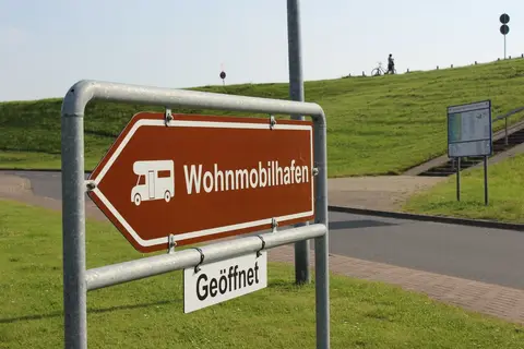Wohnmobilhafen am Deich Dorum-Neufeld