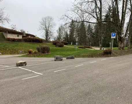 Aire de stationnement - Château de Joux