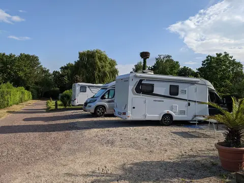 Wohnmobilstellplatz Wein- & Likörhaus Jung