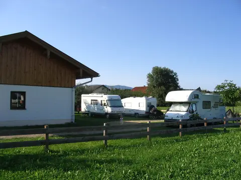 Wohnmobilstellplatz am Schneiderhof Petting