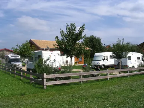 Wohnmobilstellplatz am Schneiderhof Petting