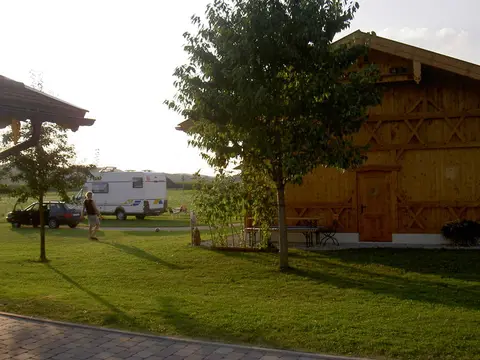 Wohnmobilstellplatz am Schneiderhof Petting
