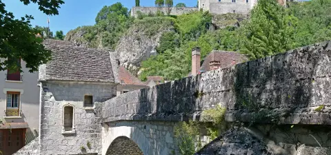Mailly-le-Château Aire de Camping Car