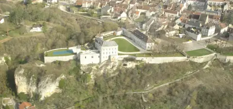 Mailly-le-Château Aire de Camping Car