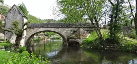 Mailly-le-Château Aire de Camping Car