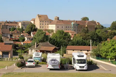 Le parking central Semur-en-Brionnais