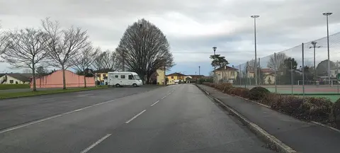 Aire de stationnement de Sauveterre-de-Béarn