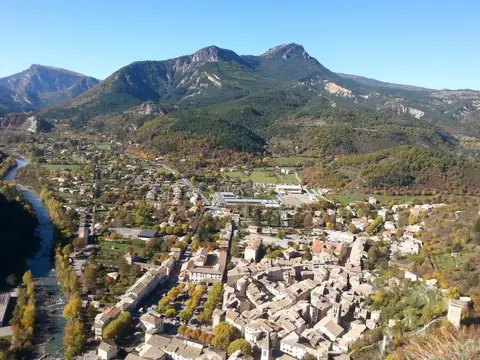 Aire camping-cars La Boudousque - Castellane
