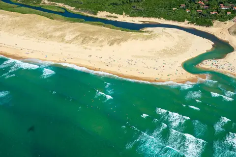 Camping Les Cigales Vagues océanes