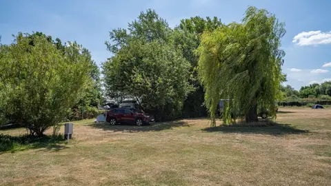 Walton-on-Thames Camping and Caravanning Club Site