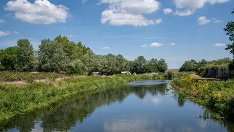 Walton-on-Thames Camping and Caravanning Club Site