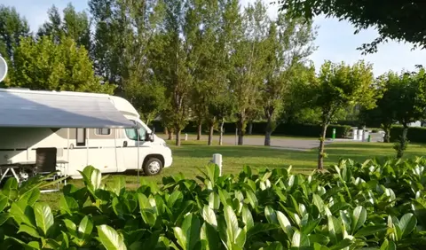 Aire Montcuq en Quercy Blanc