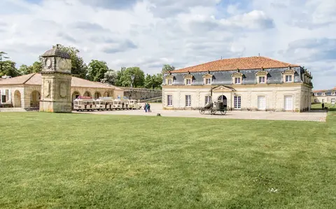 Aire de Stationnement (Fosse aux Mâts)