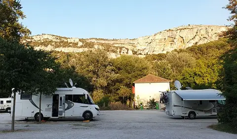 Fontaine de Vaucluse - Parking Camping Car