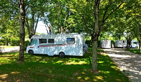 Camping-car Park Villeneuve d'Aveyron