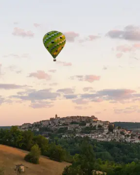 Aire de Camping Car Les Tuileries - Cordes sur Ciel