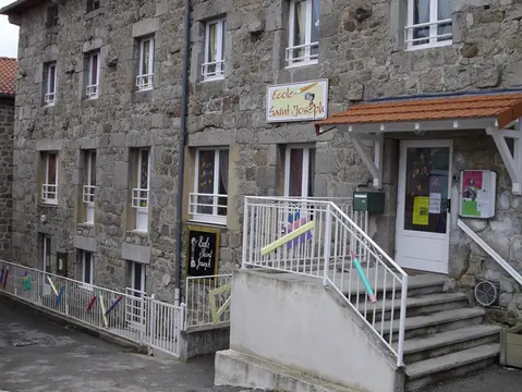Aires de service pour camping-cars à Saint-Romain-Lachalm