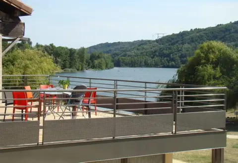 Aire naturelle de camping de l’Espace Eaux Vives
