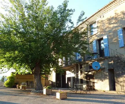 Le Domaine du Mûrier Aire Naturelle