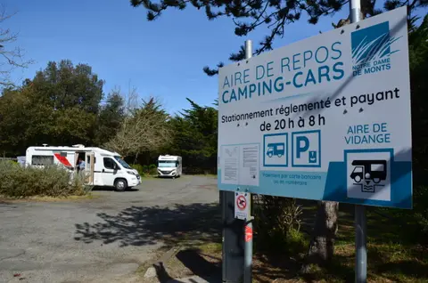 Parking de la Clairière, Notre Dame