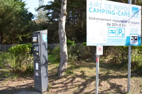 Parking de la Clairière, Notre Dame