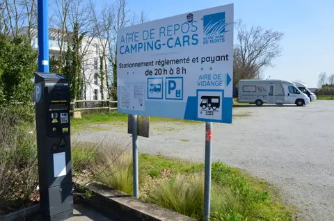 Parking de la Clairière, Notre Dame