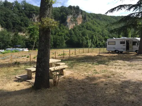 Aire de camping-car des Berges du Lot
