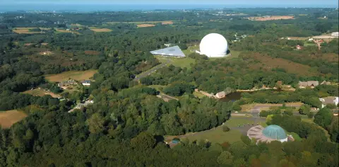 Aire d’accueil au Parc du Radôme