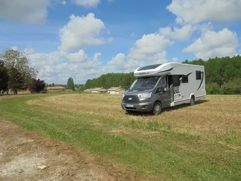 Aire de camping-cars de la ville de Lauzun