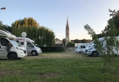 Aire de camping-cars de la ville de Lauzun