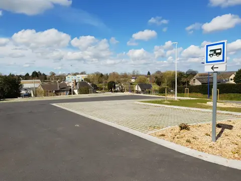 Aire de stationnement - espace Leson