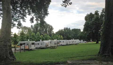Aire de services camping-cars Roullet -Saint-Estèphe