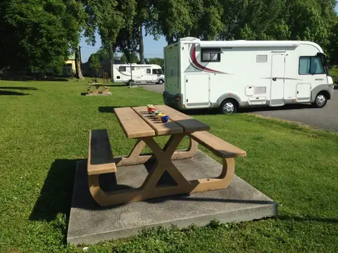 Aire de services camping-cars Roullet -Saint-Estèphe
