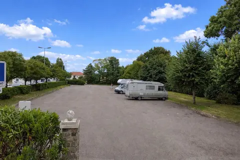 Aire camping-cars Saint-Michel-Chef-Chef