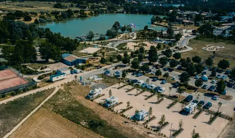 Aire Camping-Car Park Apt Lumière Luberon