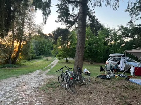 Camping l'Ecluse Des Combles