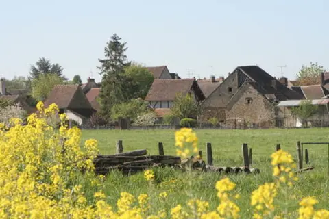 Aire camping-car Pontigny-Yonne