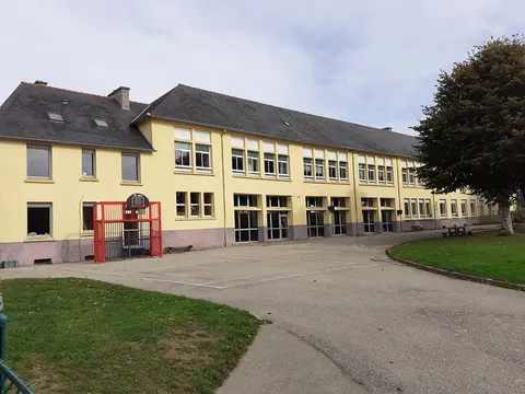 Aire de Camping Car - Maël-Carhaix