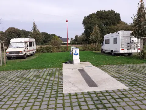 Aire de Camping Car - Maël-Carhaix