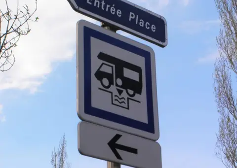 Aire de stationnement du Roselier