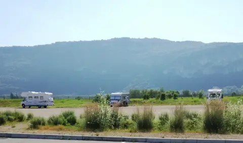 Aire CAMPING-CAR PARK du port de Virignin